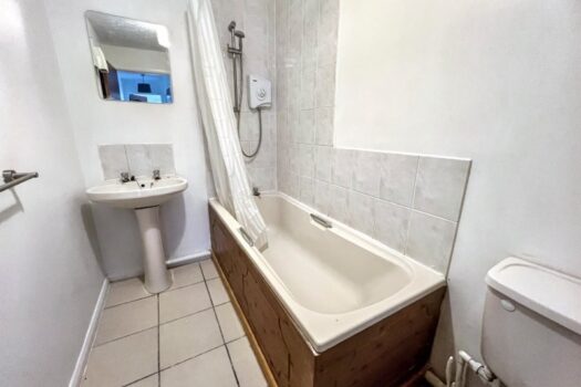 Two Bedroom Apartment To Let in Cauldwell Hall Road