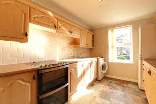 Two Bedroom Apartment To Let in Graham Avenue