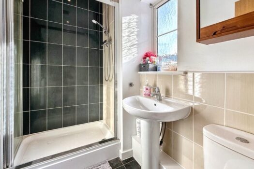 Three Bedroom Townhouse For Sale in Meridian Rise