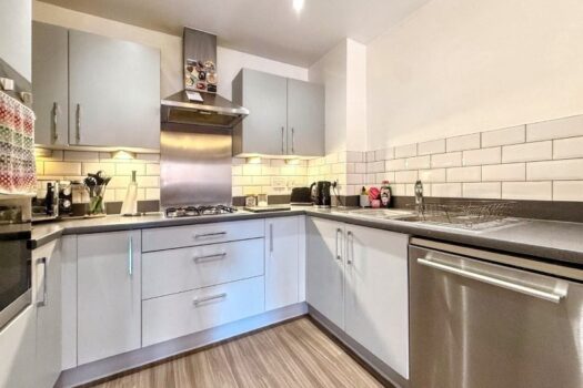 Three Bedroom Townhouse For Sale in Meridian Rise