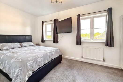 Three Bedroom Townhouse For Sale in Meridian Rise