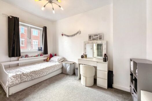 Three Bedroom Townhouse For Sale in Meridian Rise