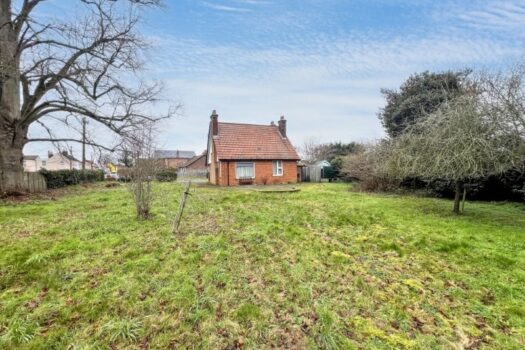 Two Bedroom Chalet For Sale in Tattingstone