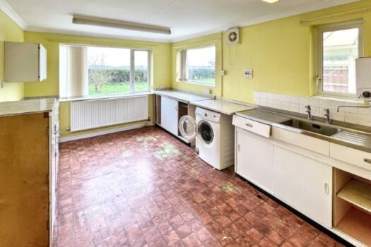 Two Bedroom Chalet For Sale in Tattingstone