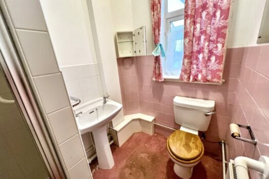 Two Bedroom Chalet For Sale in Tattingstone