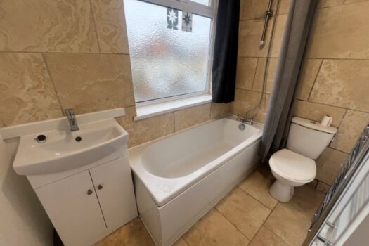 Three Bedroom House To Let in Avondale Road