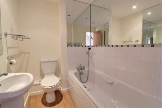 Three Bedroom House To Let in Turret Lane