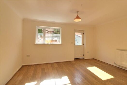 Three Bedroom House To Let in Turret Lane