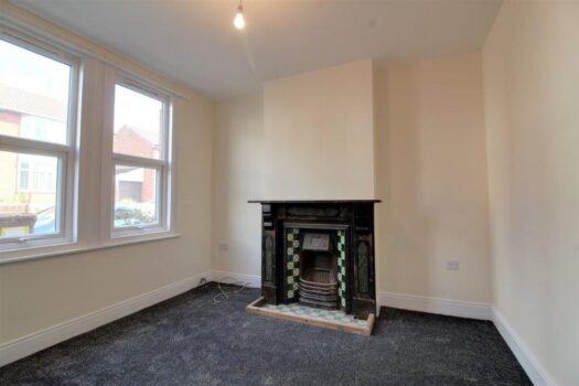 Two Bedroom House To Let on Kensington Road