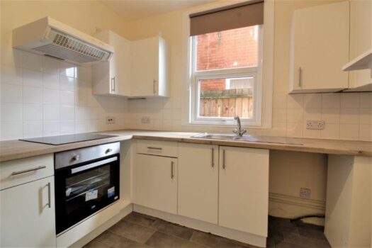 Two Bedroom House To Let on Kensington Road