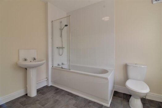Two Bedroom House To Let on Kensington Road