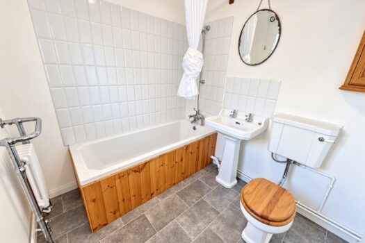 Three Bedroom House For Sale in Warwick Road