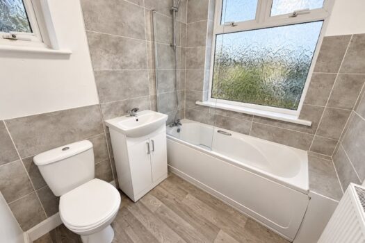 Three Bedroom House To Let in Clarence Road