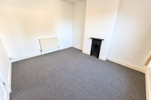 Three Bedroom House For Sale in Warwick Road