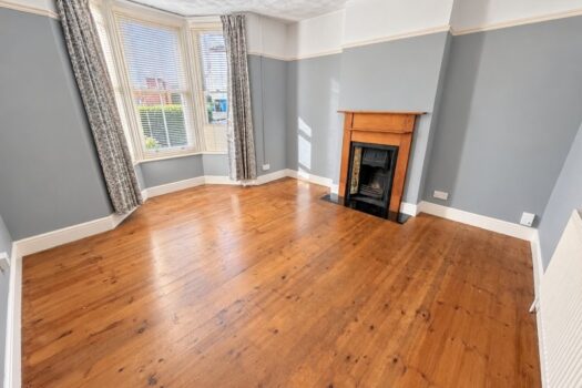 Three Bedroom House For Sale in Warwick Road