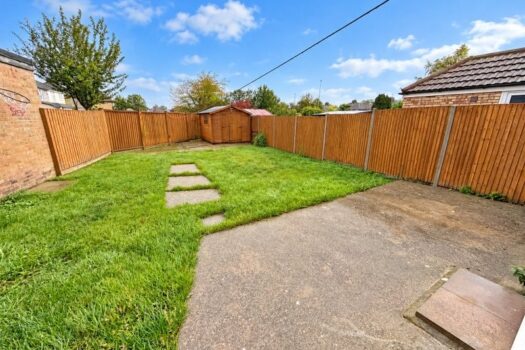 Three Bedroom House To Let in Clarence Road