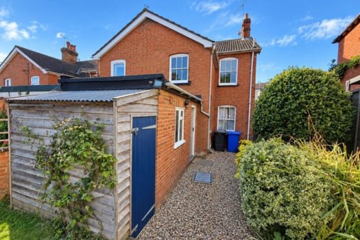 Three Bedroom House For Sale in Warwick Road